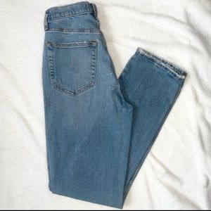 Abercrombie & Fitch Woman’s “The 90’s Slim Straight Ultra High Rise”